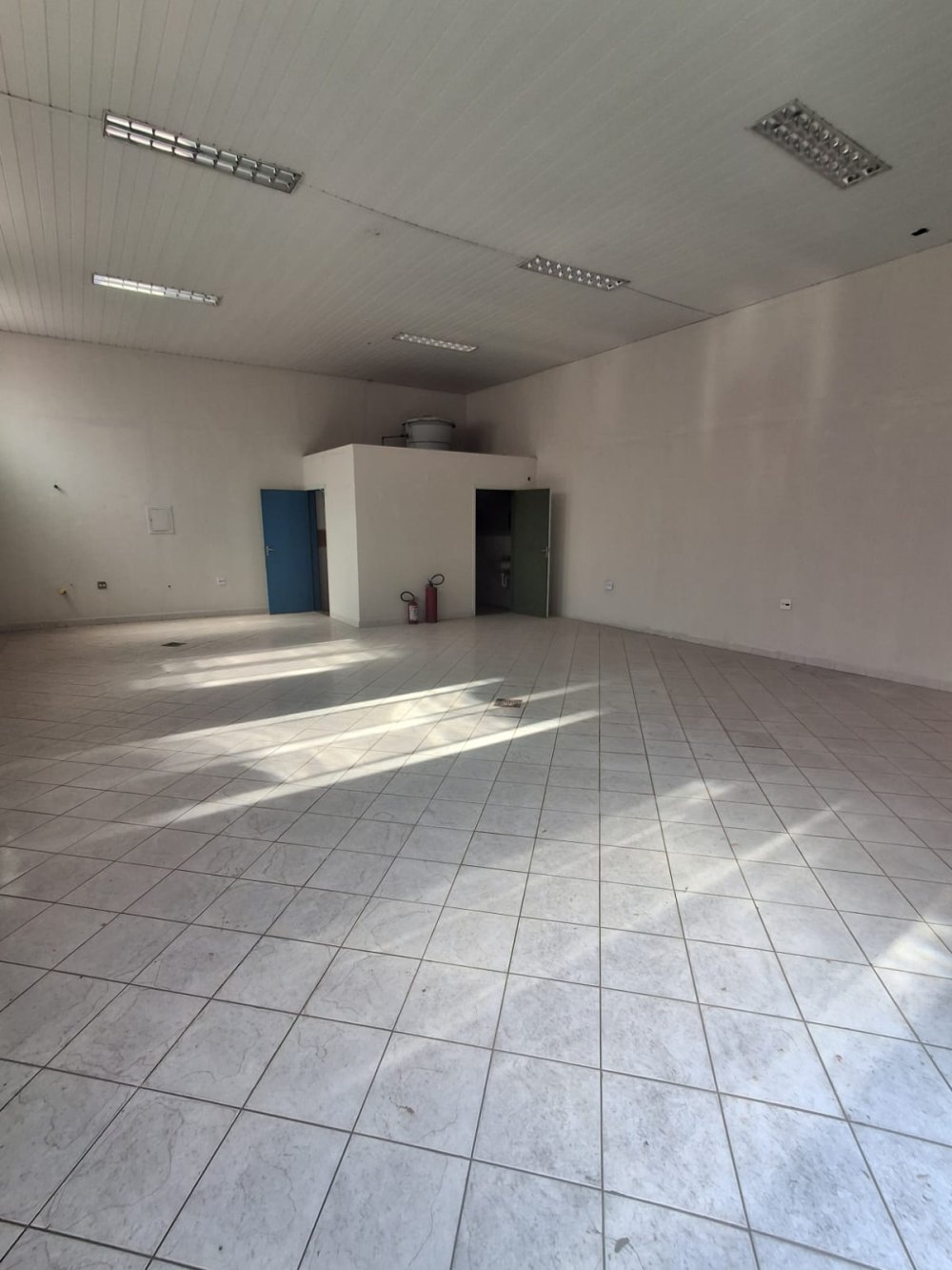 Imvel Comercial - Aluguel - Jardim Planalto - Limeira - SP