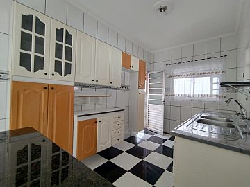 CASA COM ED�CULA � VENDA