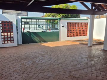 CASA EM CONDOMÍNIO PARA LOCAÇÃO