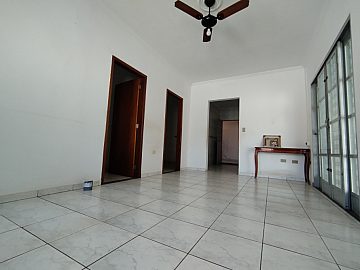 CASA COM ED�CULA � VENDA