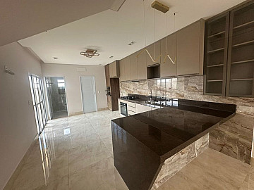 CASA EM CONDOMINIO � VENDA