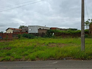 TERRENO EM CONDOM�NIO � VENDA