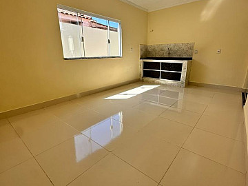 CASA COM ED�CULA � VENDA