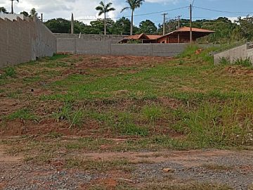 TERRENO EM CONDOM�NIO � VENDA