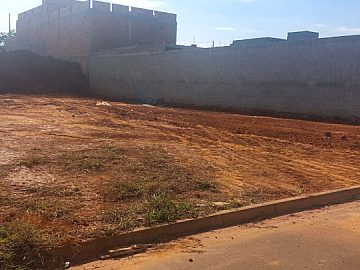TERRENO � VENDA