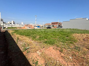 TERRENO EM CONDOM�NIO � VENDA
