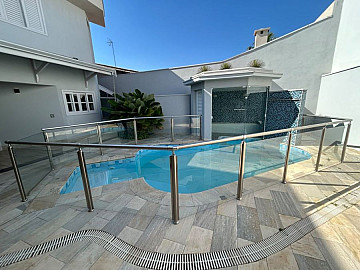 CASA EM CONDOMINIO � VENDA