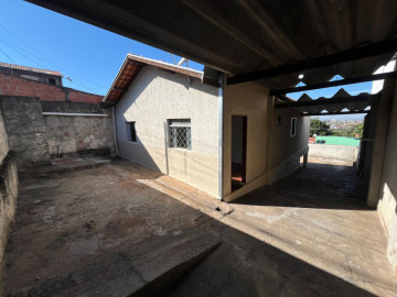 CASA À VENDA