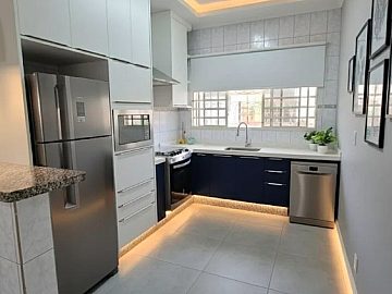 CASA COM ED�CULA � VENDA