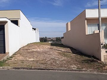 TERRENO EM CONDOM�NIO � VENDA